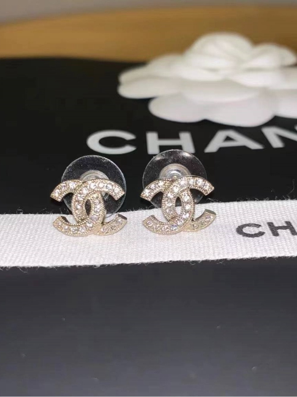 Fashion Chanel Gold Crystal CC Logo Stud Earrings - Picture 4 of 5